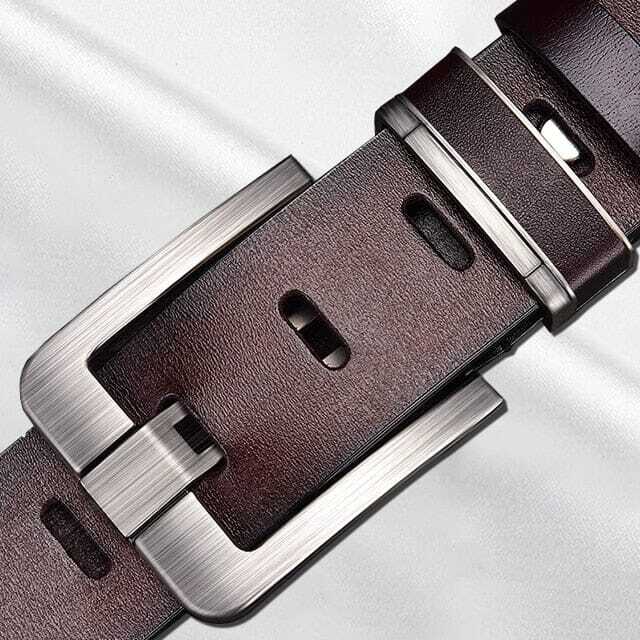 Cinto Masculino Romenzi RZ345 em couro PU nas cores preto e marrom com fivela metálica resistente e design versátil para qualquer ocasião.