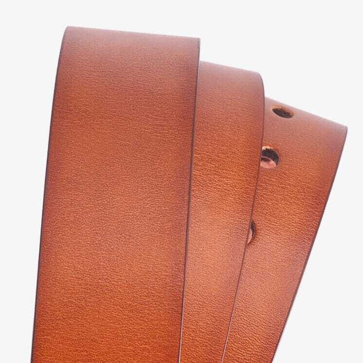 Cinto Masculino Megan Romenzi RZ340 em couro ecológico nas cores preto, caramelo e marrom com fecho durável e visual elegante.