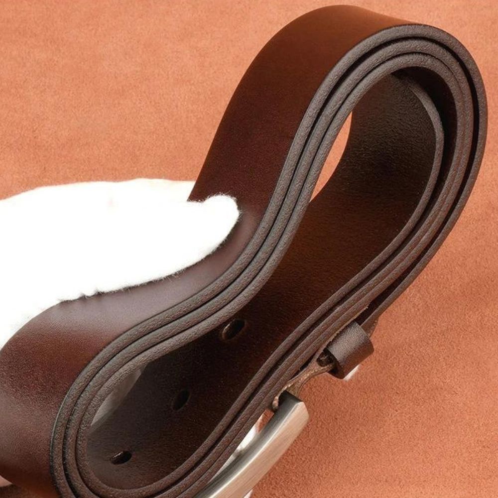 Cinto Masculino de Couro Romenzi Argos RZ469 com fivela metálica imponente e acabamento premium para homens que valorizam autenticidade e elegância