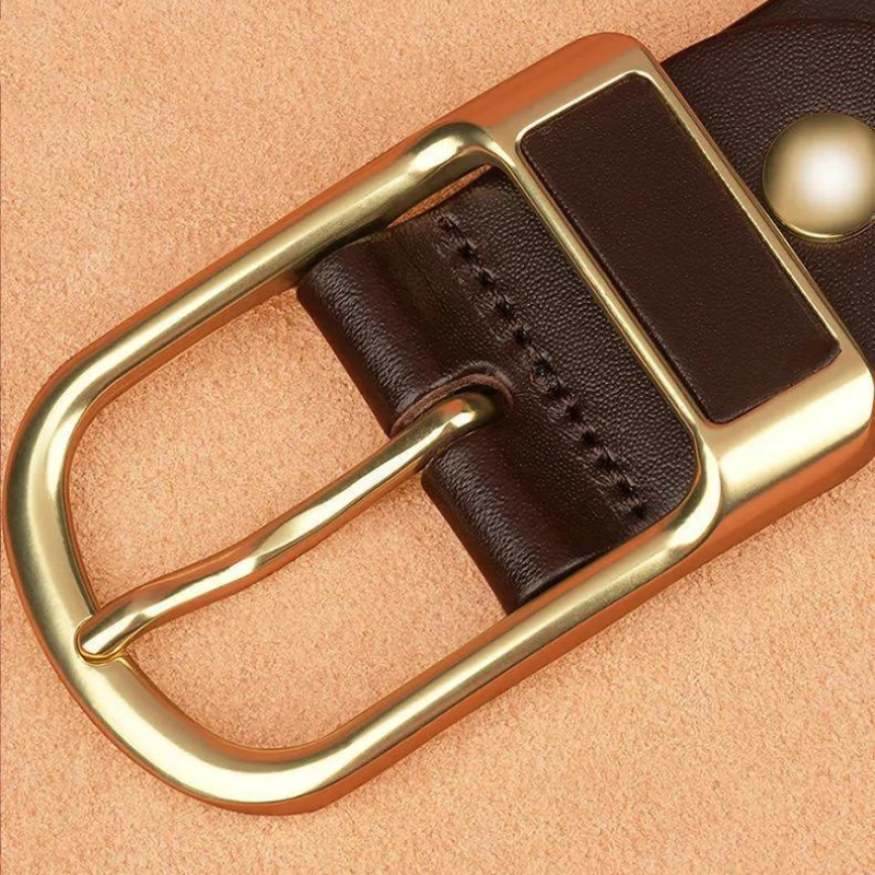 Cinto Masculino de Couro Romenzi Argos RZ469 com fivela metálica imponente e acabamento premium para homens que valorizam autenticidade e elegância