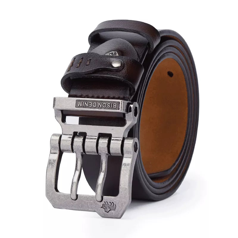 Cinto Masculino de Couro Romenzi Bison RZ472 com couro legítimo e visual discreto. Ideal para trajes sociais e casuais com sofisticação.