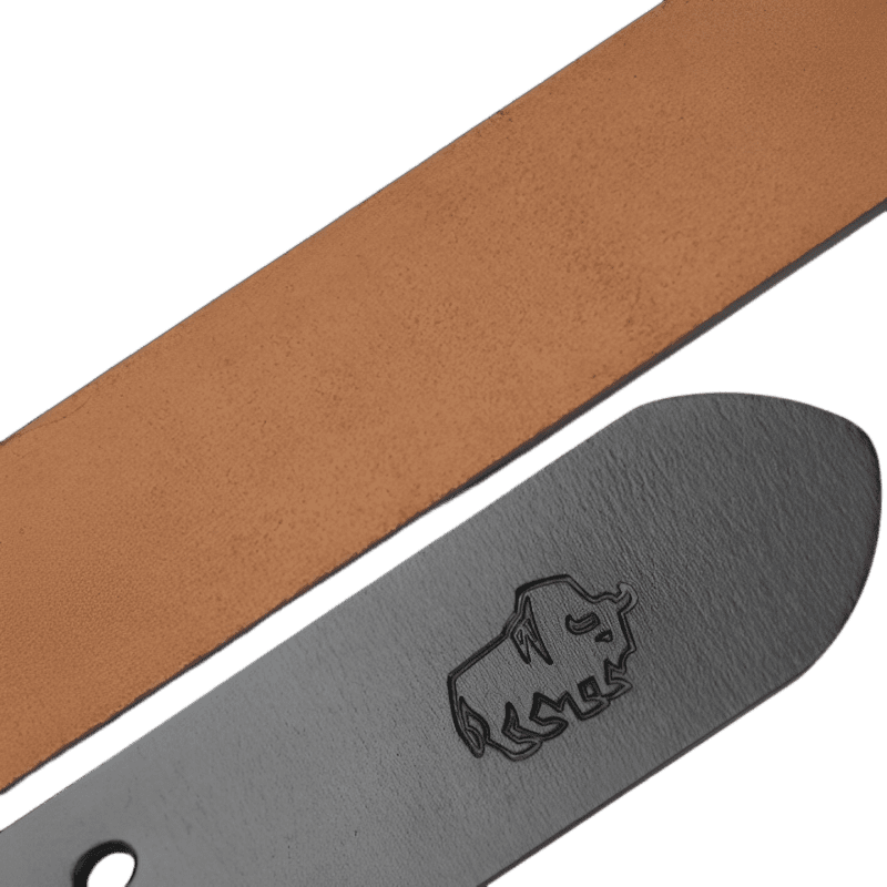 Cinto Masculino de Couro Romenzi Bison RZ472 com couro legítimo e visual discreto. Ideal para trajes sociais e casuais com sofisticação.