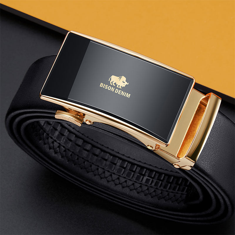 Cinto Masculino de Couro Romenzi Bison RZ476 com fivela estilo bison e acabamento refinado, acessório elegante para diversas ocasiões
