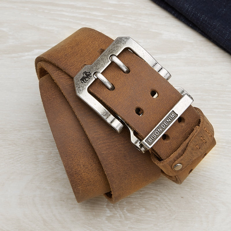 Cinto Masculino de Couro Romenzi Denim RZ459 artesanal com couro de bison e fivela metálica, perfeito para looks casuais ou sociais com estilo.