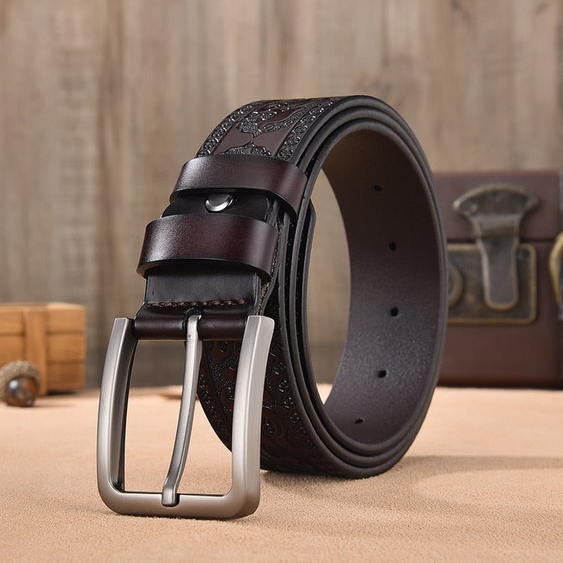 Cinto Masculino Couro Romenzi Orion RZ465 com visual elegante, couro legítimo e toque clássico para compor produções sociais e casuais com sofisticação.