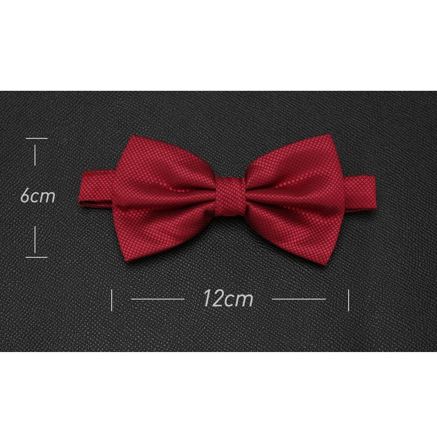 Gravata Borboleta Romenzi RZ453 com design elegante, acabamento premium e caimento perfeito para ocasiões especiais e looks sofisticados.
