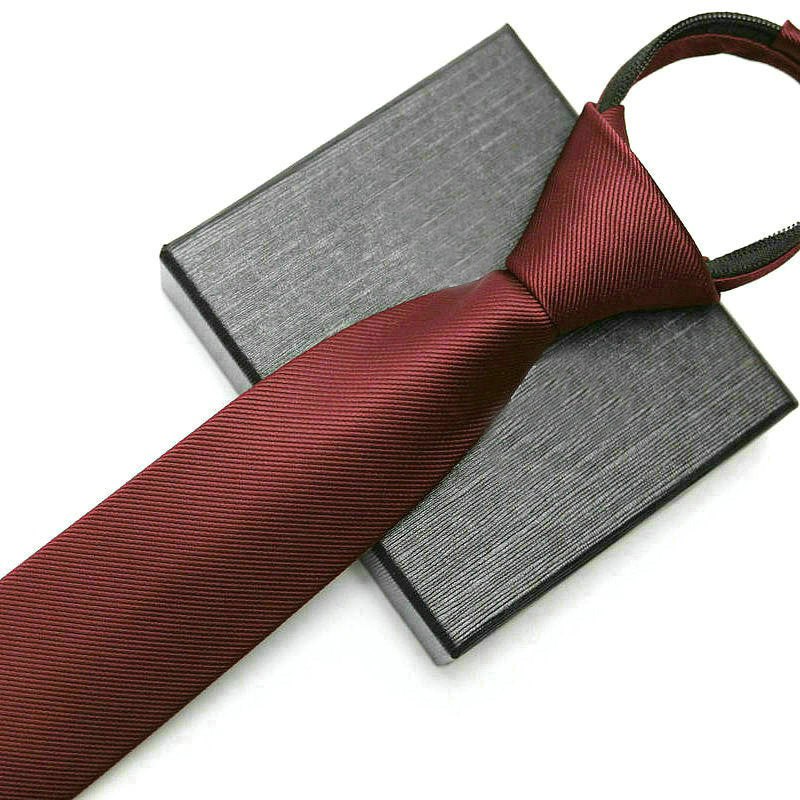 Gravata Clássica 1200 Fios Romenzi RZ450 em poliéster com acabamento refinado, toque acetinado e caimento elegante em seis cores distintas