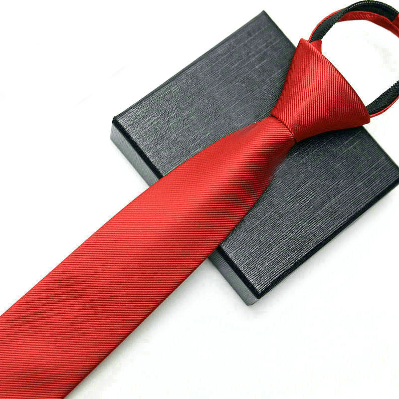 Gravata Clássica 1200 Fios Romenzi RZ450 em poliéster com acabamento refinado, toque acetinado e caimento elegante em seis cores distintas