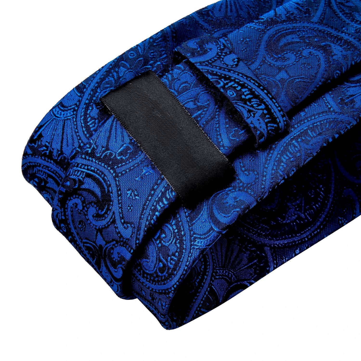 Conjunto com Gravata Romenzi Estampada RZ455, broche, anel e acessórios, ideal para ocasiões especiais e visuais refinados com personalidade.
