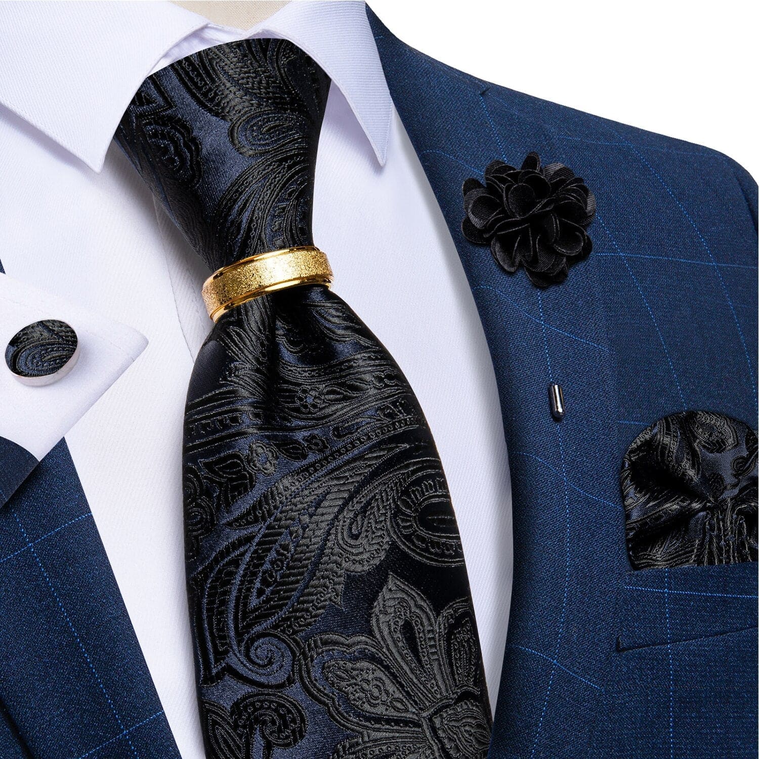 Conjunto com Gravata Romenzi Estampada RZ455, broche, anel e acessórios, ideal para ocasiões especiais e visuais refinados com personalidade.