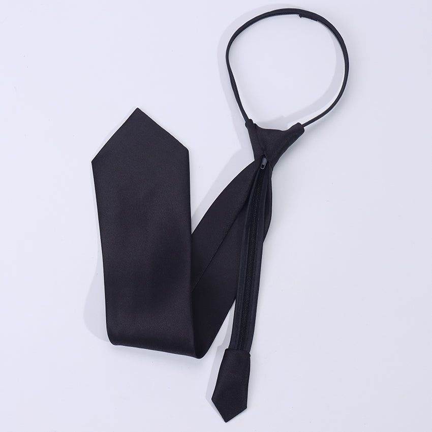 Gravata Romenzi Lumière RZ456, peça de acabamento impecável e toque suave, ideal para looks marcantes e cheios de distinção.