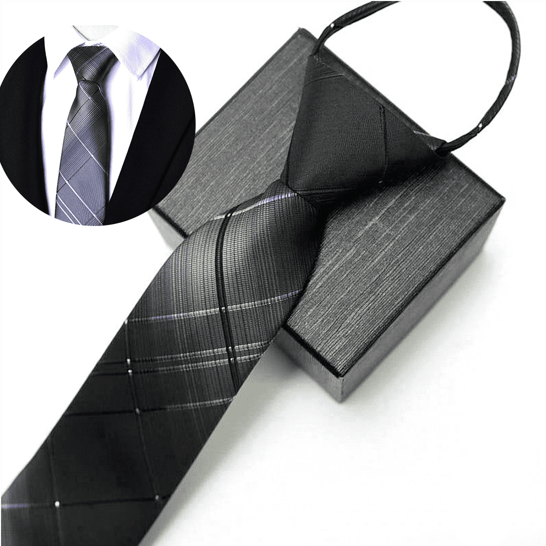 Gravata Romenzi Lumière RZ456, peça de acabamento impecável e toque suave, ideal para looks marcantes e cheios de distinção.