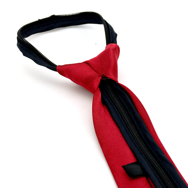 Gravata Romenzi Lumière RZ456, peça de acabamento impecável e toque suave, ideal para looks marcantes e cheios de distinção.