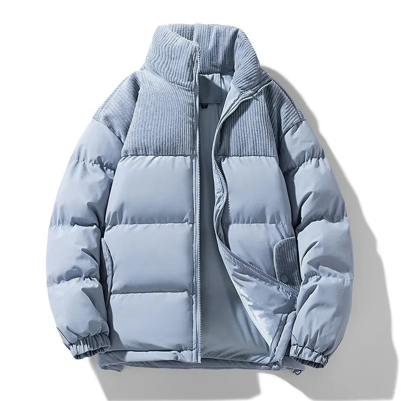 Jaqueta Bobojaco Masculina Romenzi RZ033 com forro de lã macia, modelagem ajustada e fechamento por zíper. Perfeita para elegância e conforto no inverno.