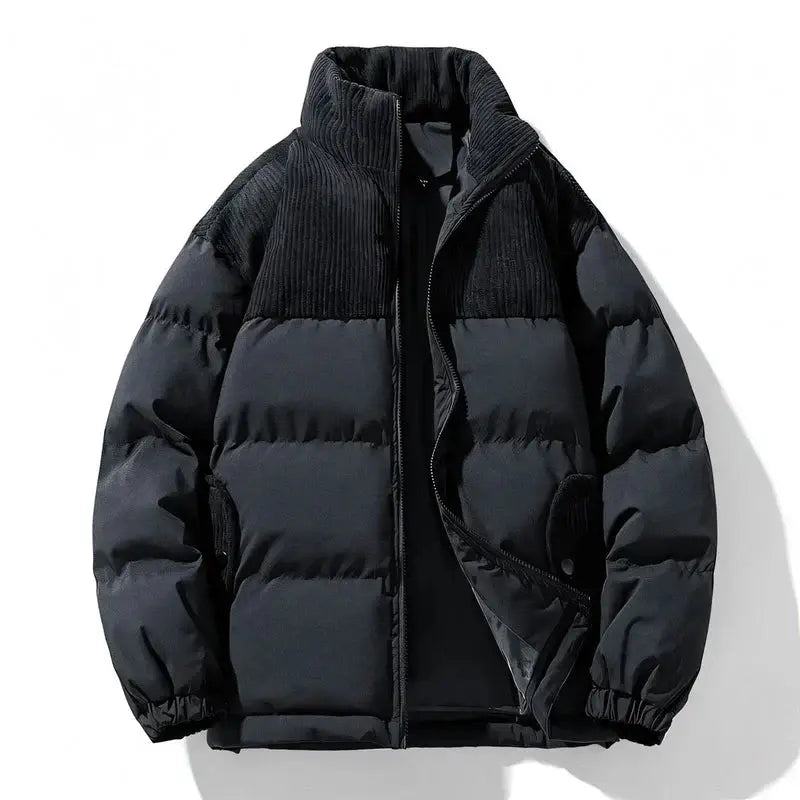 Jaqueta Bobojaco Masculina Romenzi RZ033 com forro de lã macia, modelagem ajustada e fechamento por zíper. Perfeita para elegância e conforto no inverno.