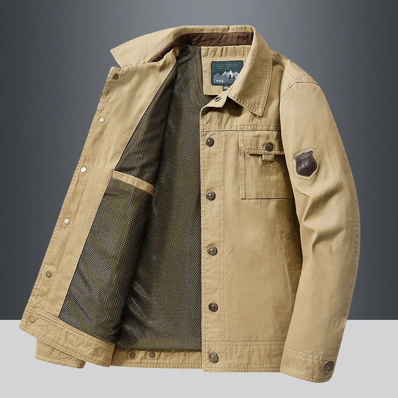 Jaqueta Bomber Masculina Romenzi Mountain RZ321 em tecido leve, respirável e com design moderno. Elegância e conforto para o dia a dia.