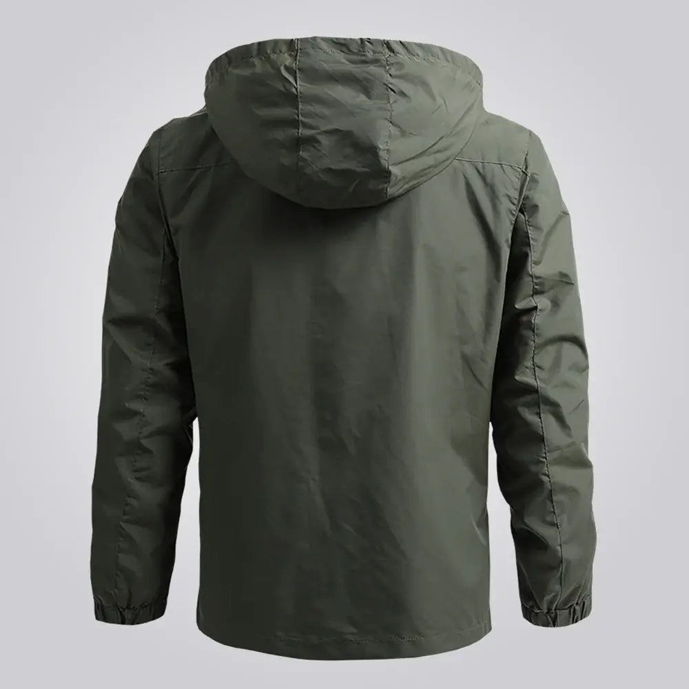 Jaqueta Corta Vento Impermeável Romenzi RZ040, tecido resistente, design ergonômico e proteção contra vento e chuva. Ideal para aventuras ao ar livre.