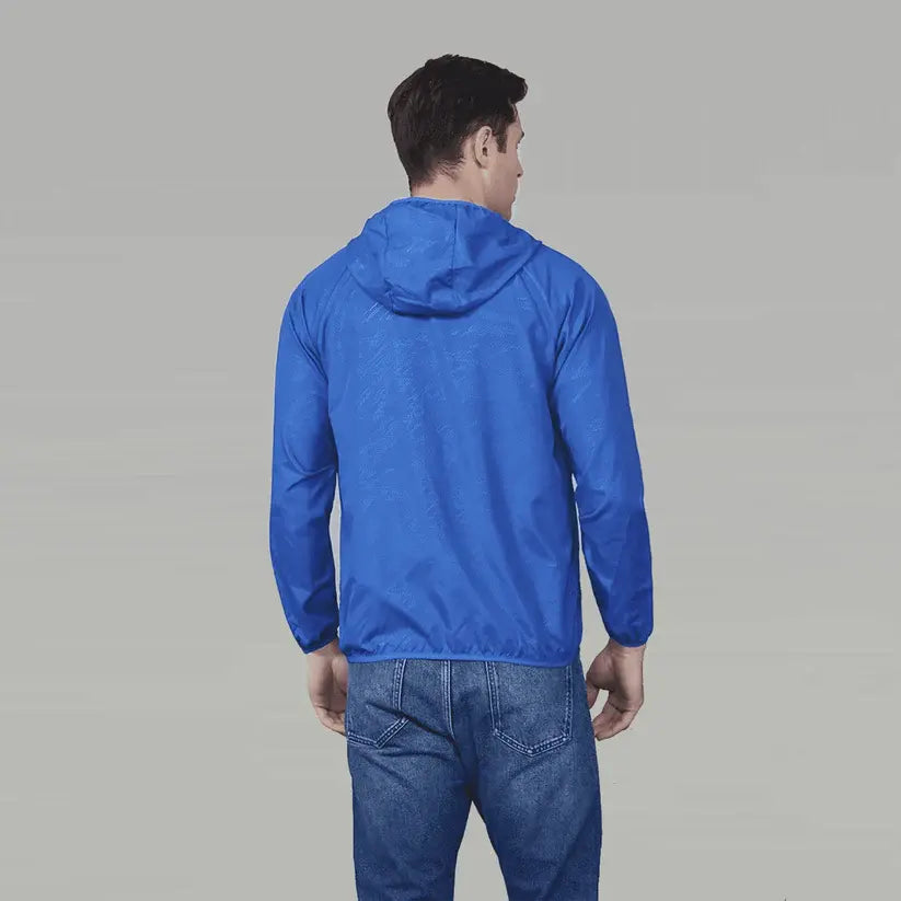 Jaqueta Corta Vento Masculina Romenzi Running RZ249 com design moderno, proteção UV, capuz ajustável e conforto em todas as condições climáticas.