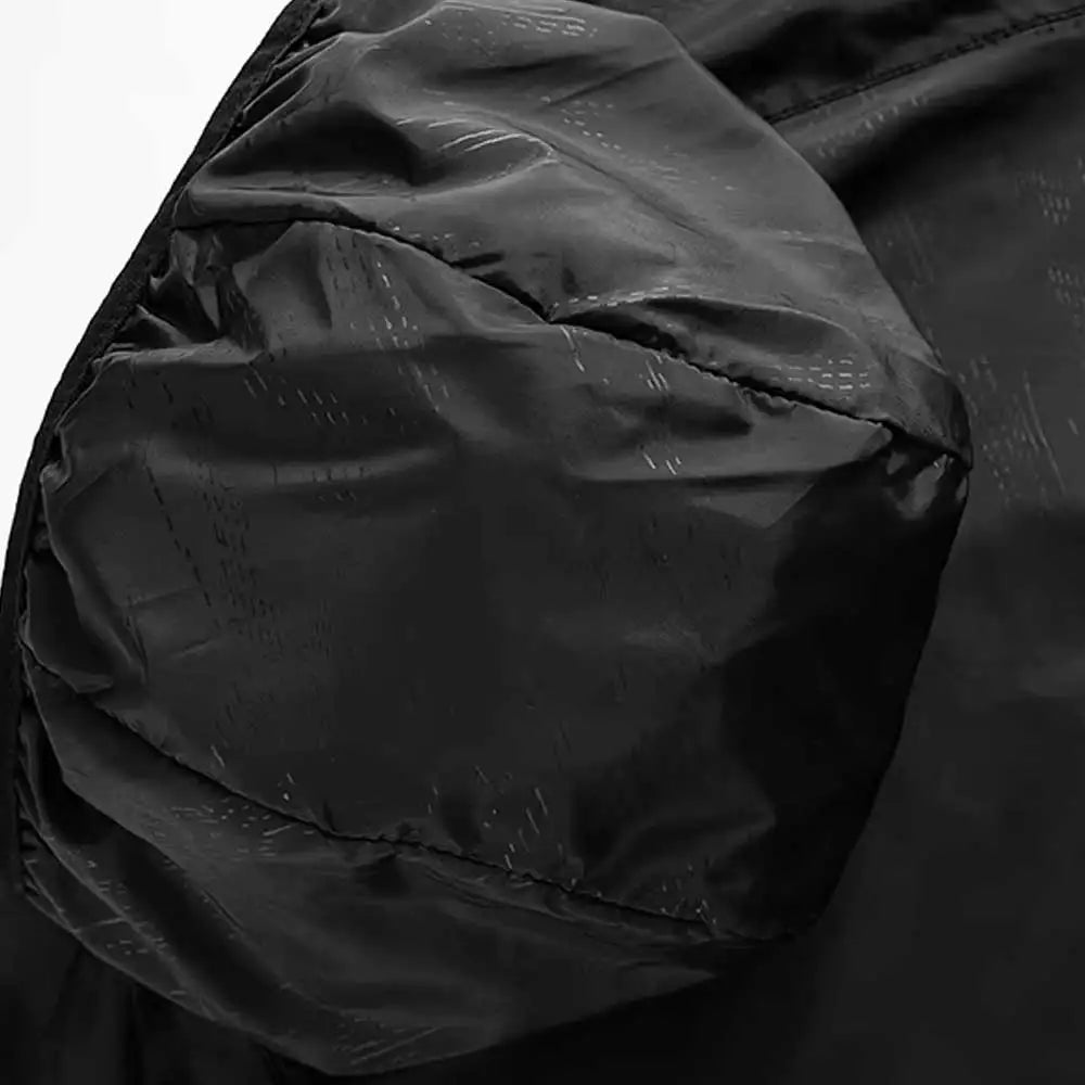 Jaqueta Corta Vento Masculina Romenzi Running RZ249 com design moderno, proteção UV, capuz ajustável e conforto em todas as condições climáticas.