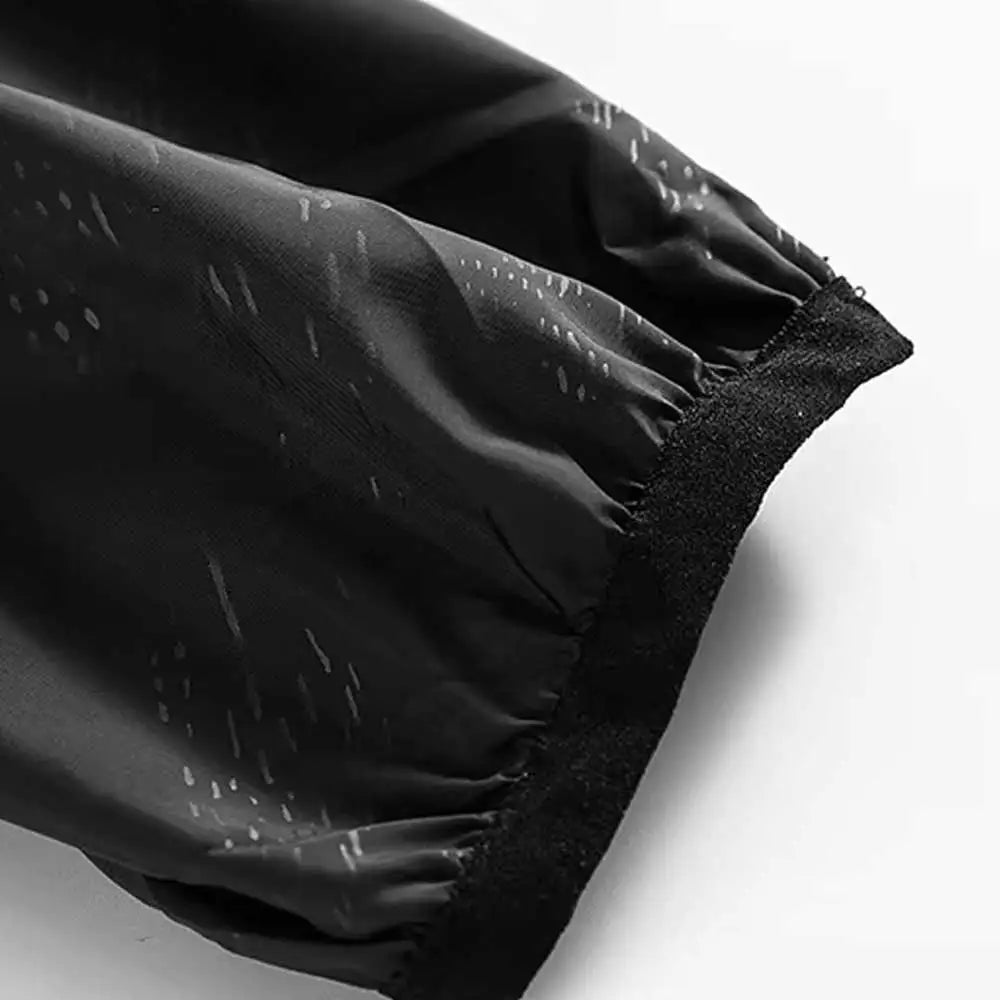 Jaqueta Corta Vento Masculina Romenzi Running RZ249 com design moderno, proteção UV, capuz ajustável e conforto em todas as condições climáticas.