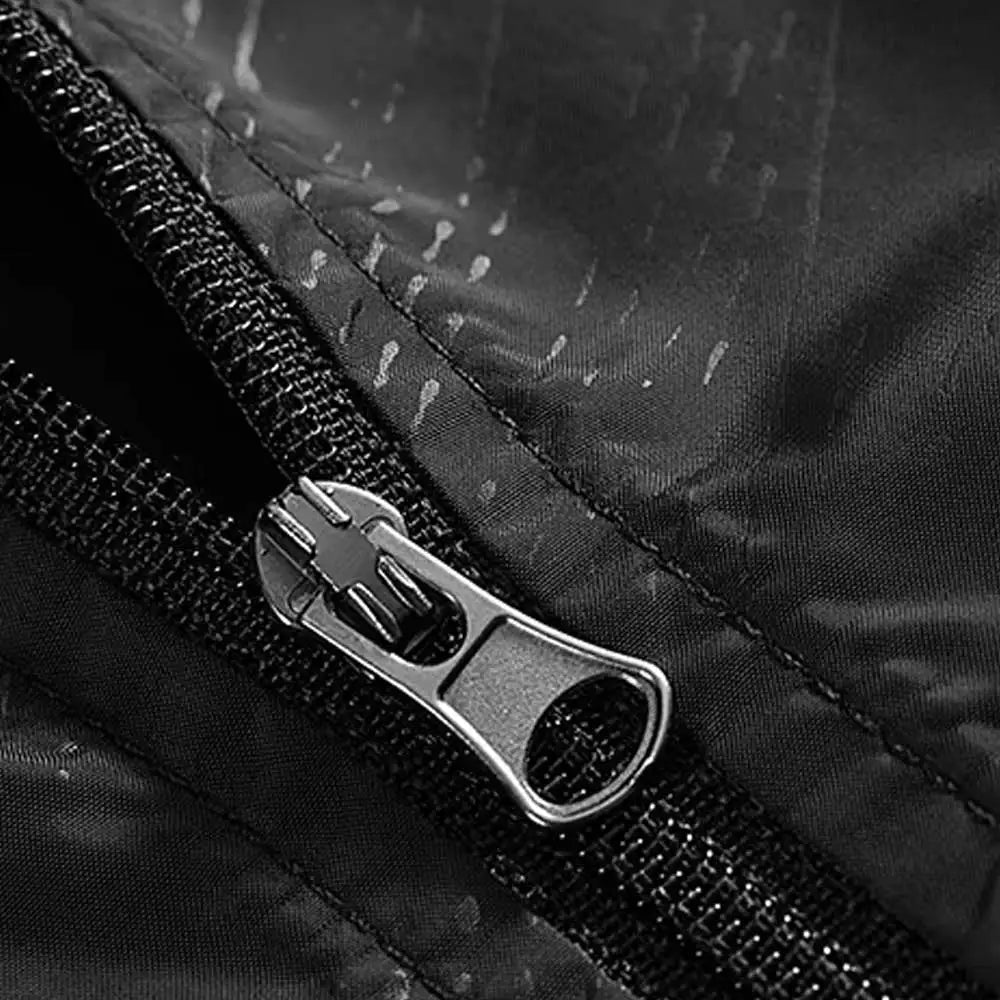 Jaqueta Corta Vento Masculina Romenzi Running RZ249 com design moderno, proteção UV, capuz ajustável e conforto em todas as condições climáticas.
