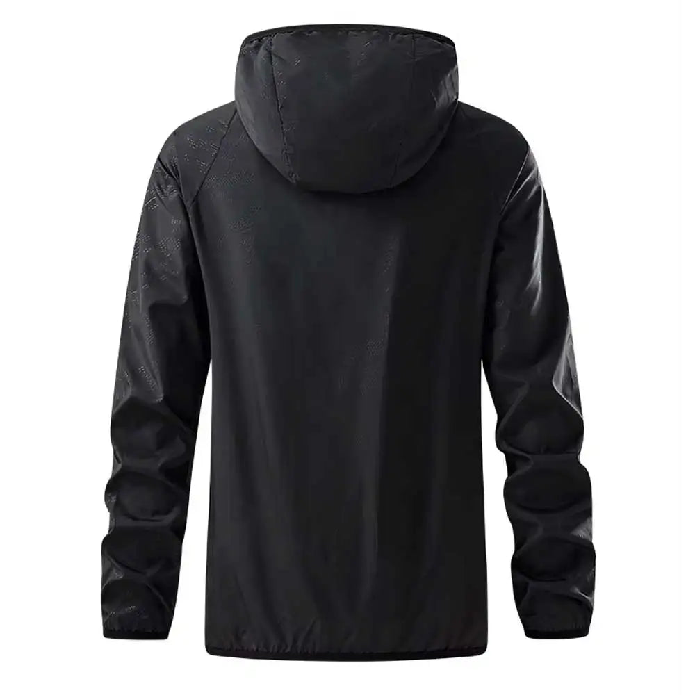 Jaqueta Corta Vento Masculina Romenzi Running RZ249 com design moderno, proteção UV, capuz ajustável e conforto em todas as condições climáticas.