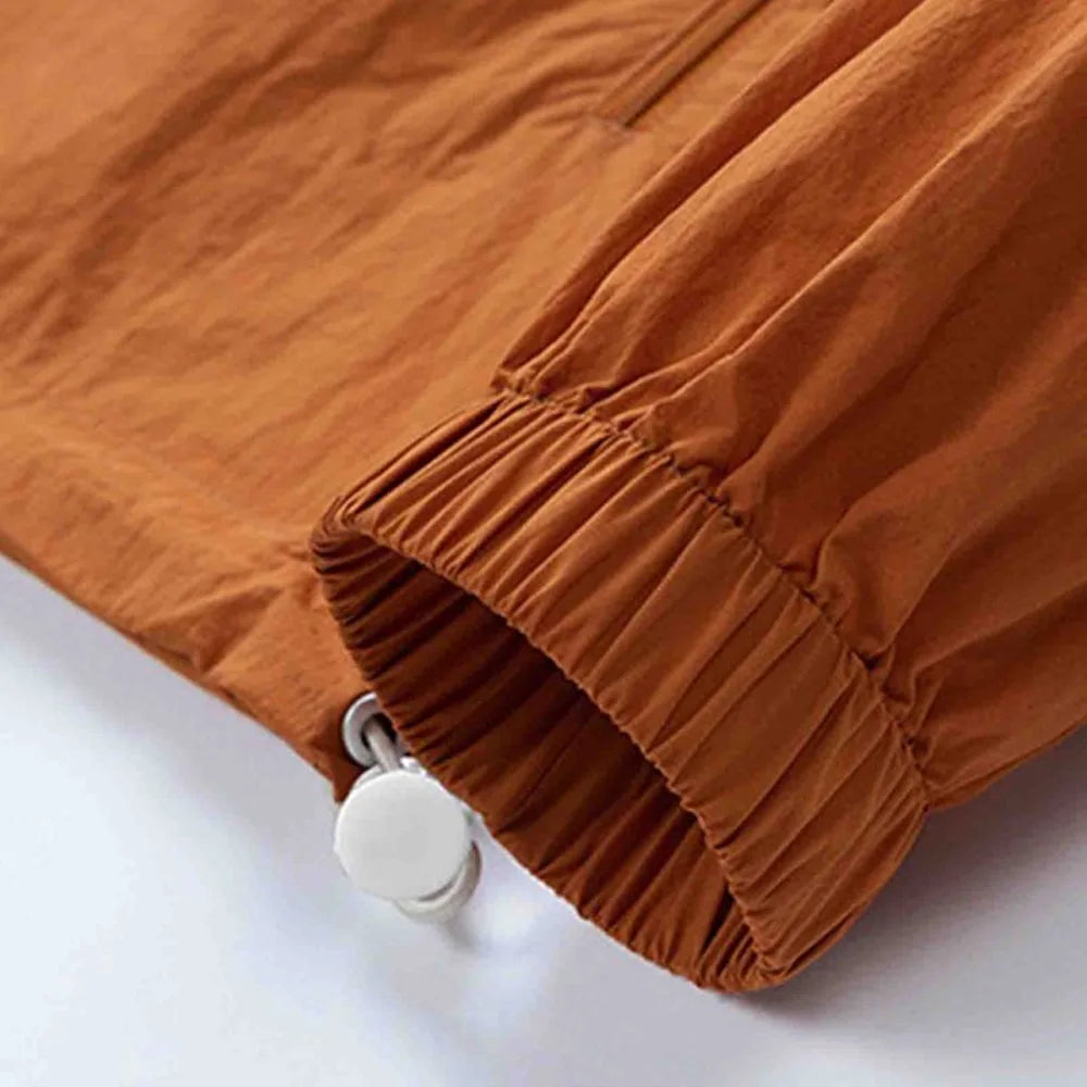 Jaqueta Corta Vento Masculina Romenzi RZ237, design funcional, proteção contra chuva e vento para atividades ao ar livre.