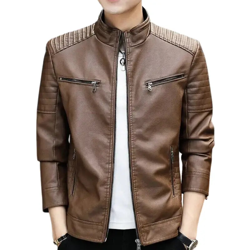 Jaqueta de Couro Masculina Romenzi RZ138 feita em couro premium, com design refinado e interior aquecido para estilo e durabilidade.