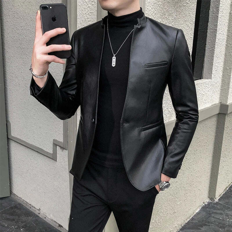Jaqueta de Couro Masculina Romenzi RZ150 com design clássico, couro premium e costuras reforçadas para um estilo sofisticado.