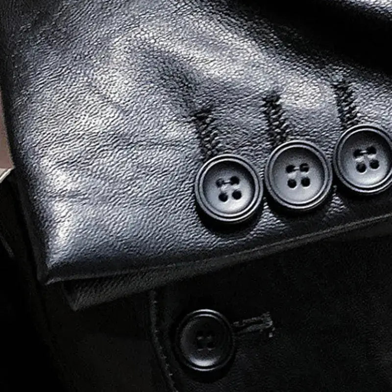 Jaqueta de Couro Masculina Romenzi RZ150 com design clássico, couro premium e costuras reforçadas para um estilo sofisticado.