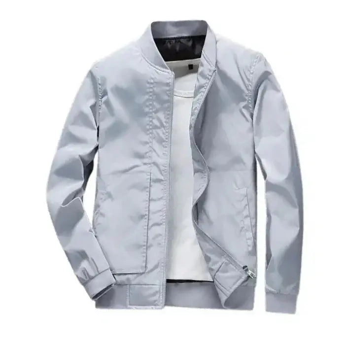 Jaqueta Impermeável Masculina Romenzi RZ029 com design versátil, proteção térmica e resistência a chuva e vento.