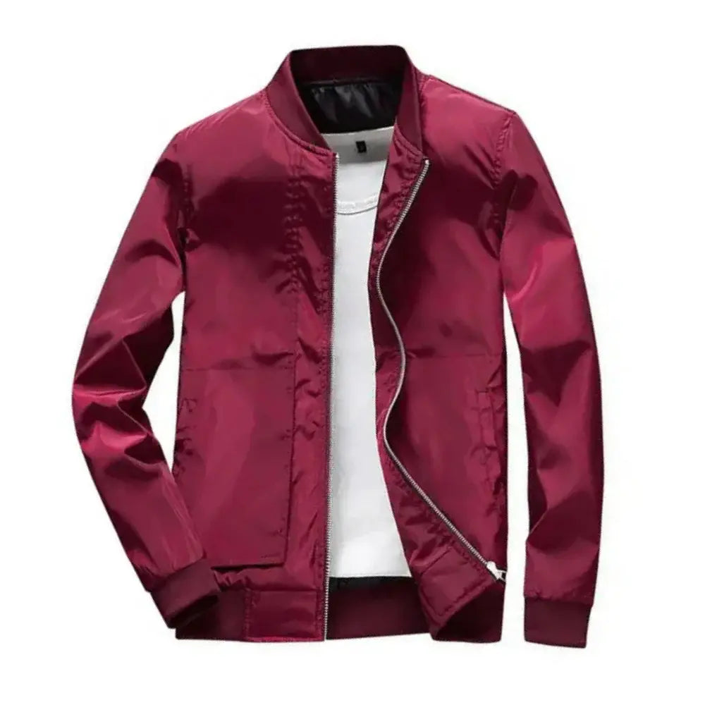 Jaqueta Impermeável Masculina Romenzi RZ029 com design versátil, proteção térmica e resistência a chuva e vento.