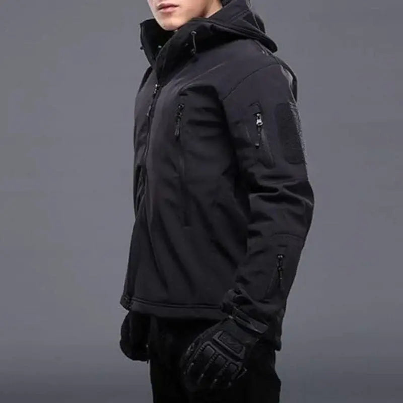 Jaqueta Impermeável Masculina Romenzi RZ165 com design moderno, impermeável e confortável para dias de chuva.