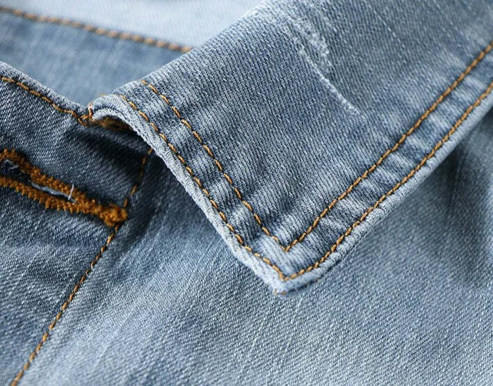Jaqueta Jeans Denim Masculina Romenzi RZ153, confeccionada em material premium com costuras reforçadas e ajuste refinado para estilo clássico e durável.