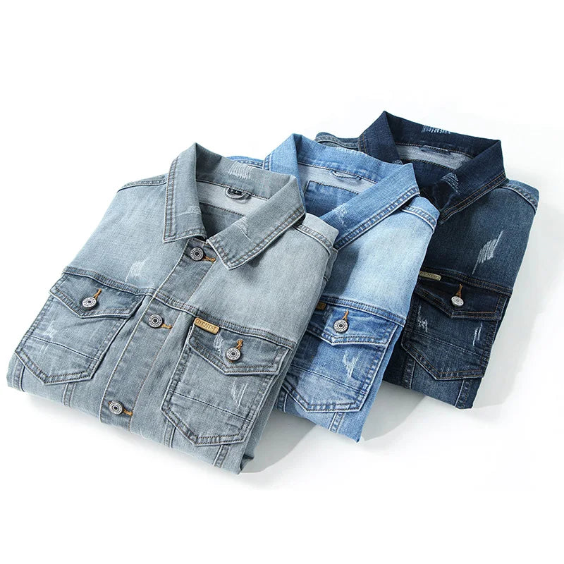 Jaqueta Jeans Denim Masculina Romenzi RZ153, confeccionada em material premium com costuras reforçadas e ajuste refinado para estilo clássico e durável.