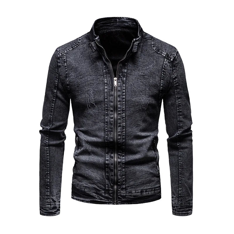 Jaqueta Jeans Masculina Romenzi City RZ247 com design contemporâneo, materiais premium e versatilidade. Perfeita para conforto e elegância em diversas ocasiões.