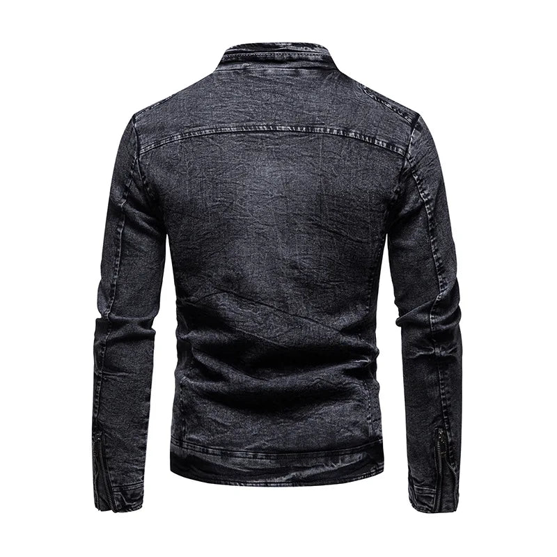 Jaqueta Jeans Masculina Romenzi City RZ247 com design contemporâneo, materiais premium e versatilidade. Perfeita para conforto e elegância em diversas ocasiões.