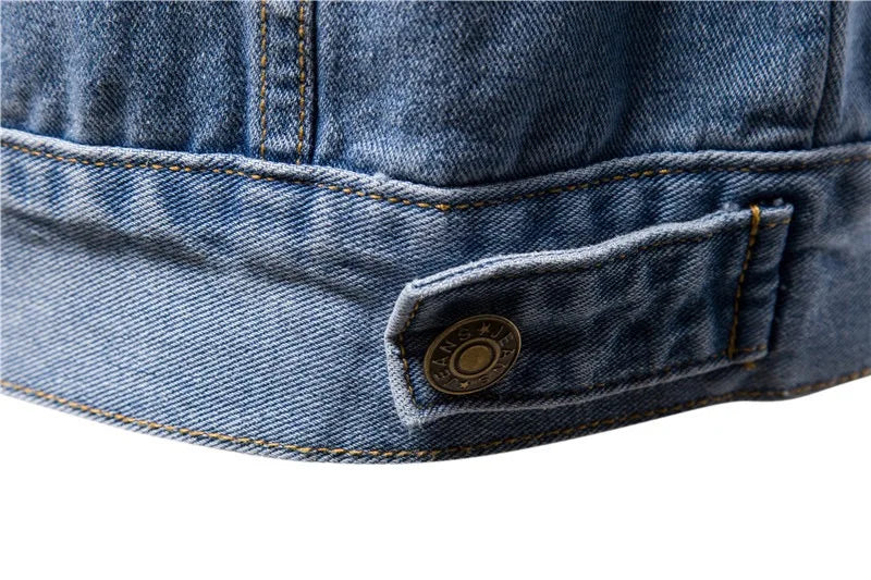 Jaqueta Jeans Masculina Romenzi Classic RZ230 com detalhes sofisticados, design atemporal e materiais de alta qualidade para versatilidade e elegância.