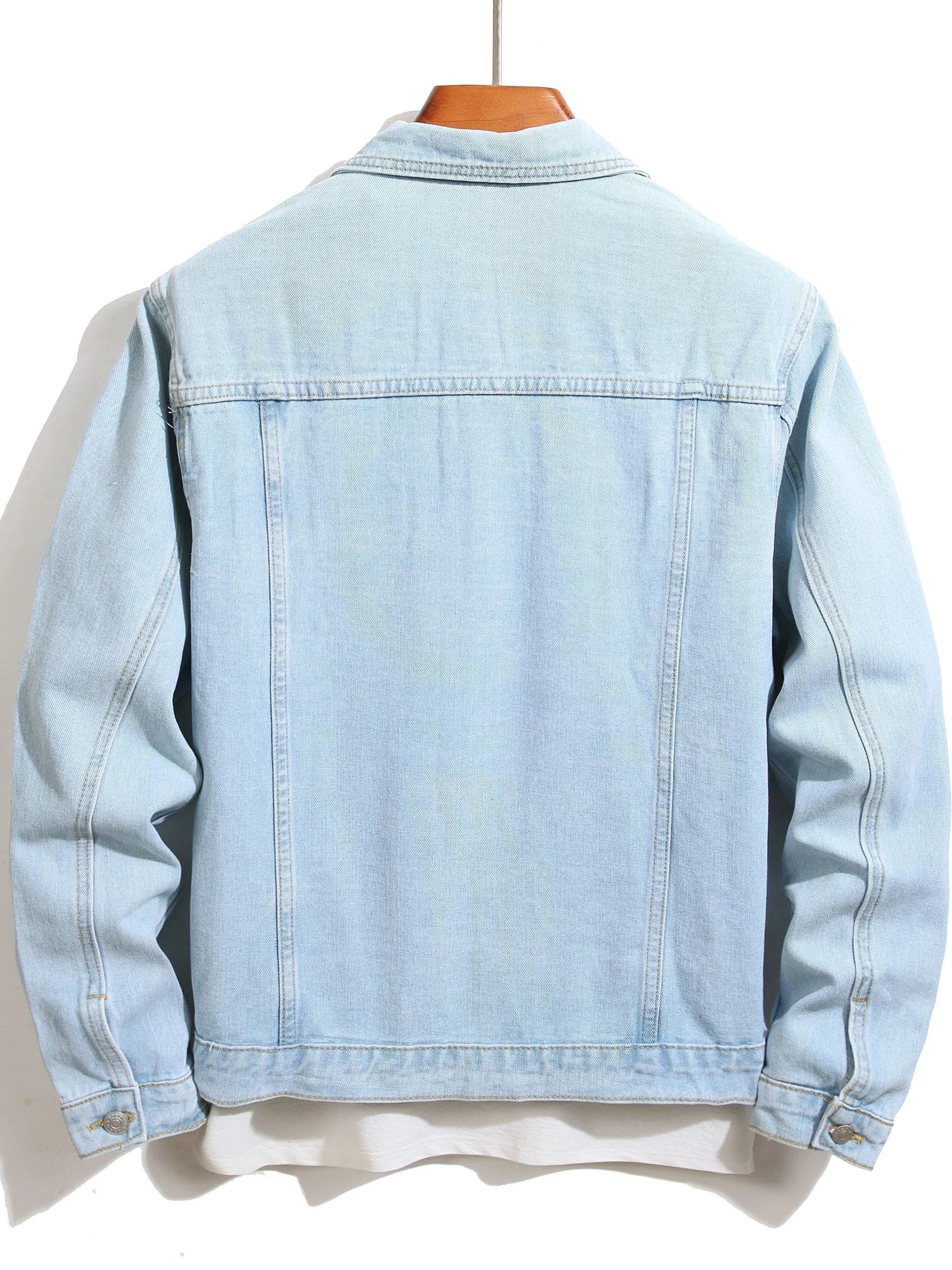 Jaqueta Jeans Masculina Romenzi Hyper RZ243 com design moderno, vibe jovem e acabamento sofisticado. Perfeita para destacar-se com estilo e conforto.
