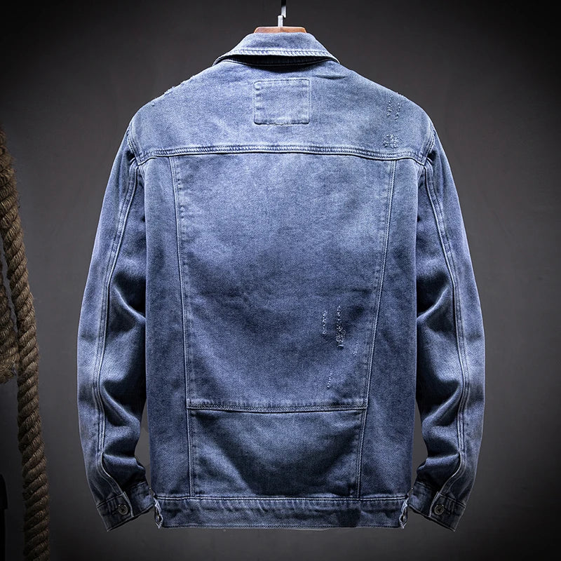 Jaqueta Jeans Masculina Romenzi Legacy RZ242 com design detalhado, tecido premium e estilo versátil. Perfeita para conforto e sofisticação em qualquer ambiente.