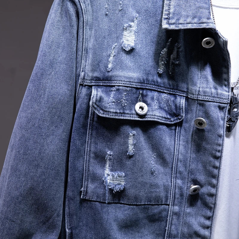 Jaqueta Jeans Masculina Romenzi Legacy RZ242 com design detalhado, tecido premium e estilo versátil. Perfeita para conforto e sofisticação em qualquer ambiente.