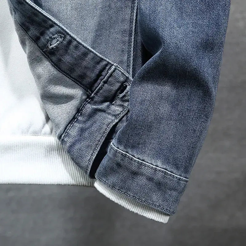Jaqueta Jeans Masculina Romenzi Legacy RZ242 com design detalhado, tecido premium e estilo versátil. Perfeita para conforto e sofisticação em qualquer ambiente.
