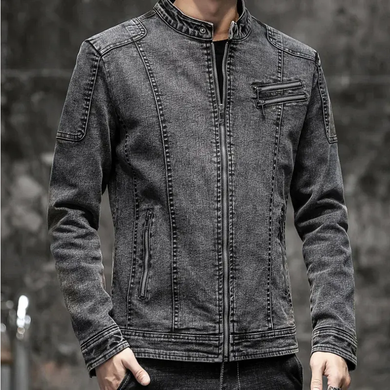Jaqueta Jeans Masculina Romenzi Vintage RZ246 com design vintage, materiais premium e detalhes únicos. Ideal para conforto e elegância atemporal.