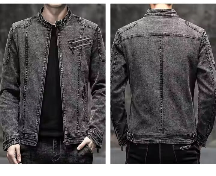 Jaqueta Jeans Masculina Romenzi Vintage RZ246 com design vintage, materiais premium e detalhes únicos. Ideal para conforto e elegância atemporal.