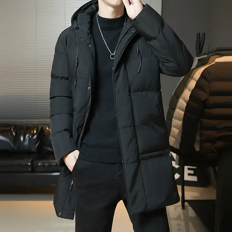 Jaqueta Longa Puffer Masculina Romenzi RZ145 com acolchoamento térmico, tecido impermeável e design refinado para proteção e estilo no inverno.