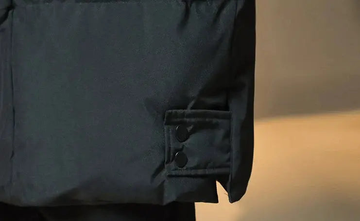 Jaqueta Longa Puffer Masculina Romenzi RZ145 com acolchoamento térmico, tecido impermeável e design refinado para proteção e estilo no inverno.