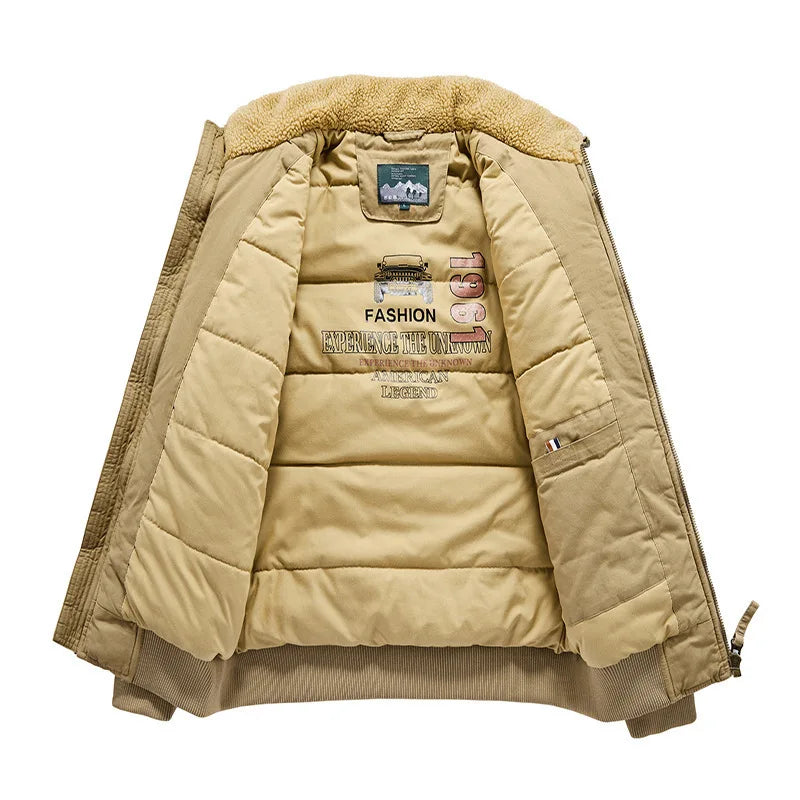 Jaqueta Masculina Acolchoada Adventure Romenzi RZ214 com forro acolchoado, confortável, resistente e ideal para dias frios e ocasiões elegantes.