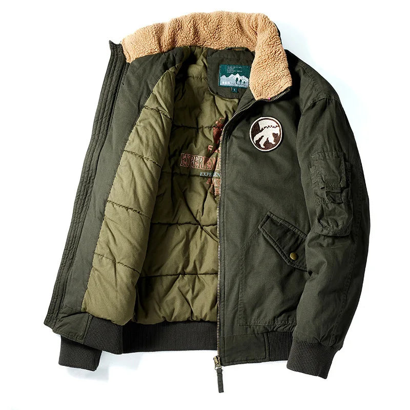 Jaqueta Masculina Acolchoada Adventure Romenzi RZ214 com forro acolchoado, confortável, resistente e ideal para dias frios e ocasiões elegantes.