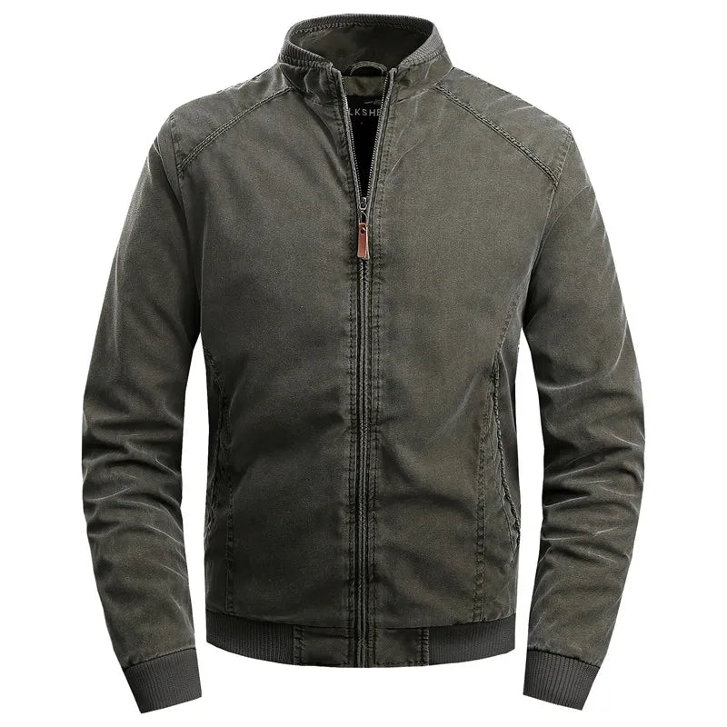 Jaqueta Masculina Acolchoada Romenzi RZ035 com tecido impermeável, modelagem estruturada e costuras reforçadas. Conforto e proteção em qualquer ocasião.