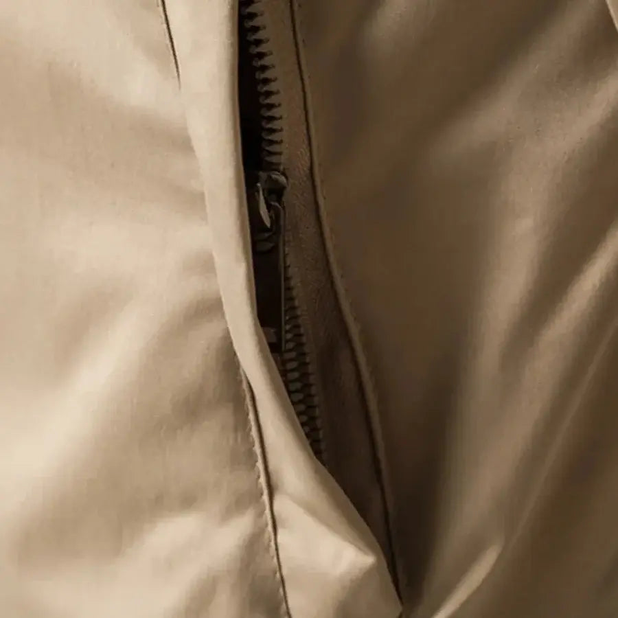Jaqueta Masculina Casual Romenzi RZ146 com design moderno, caimento refinado e tecido resistente, ideal para conforto e estilo em qualquer ocasião.